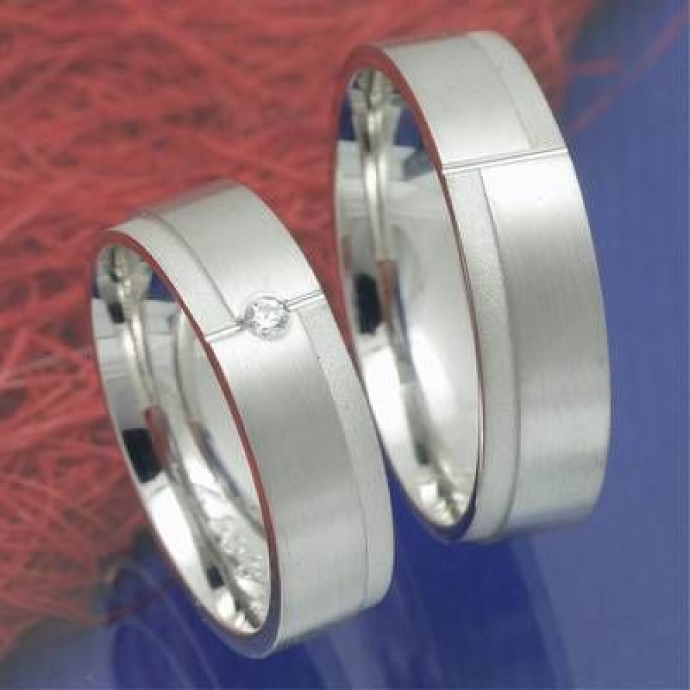 Eheringe Trauringe aus 585/°°° Weißgold mit einem Brillant F0615436