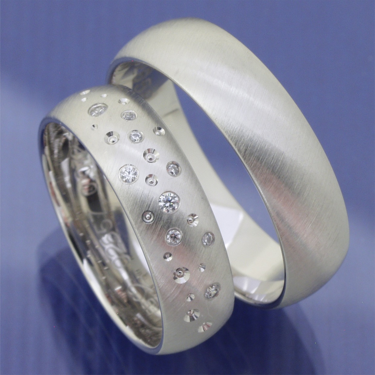 eheringe-shop - Trauringe aus Palladium mit Sternenhimmel