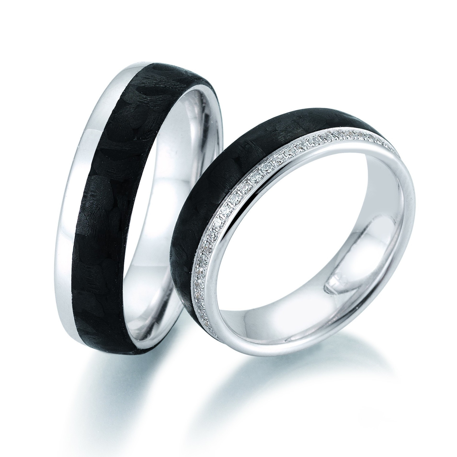 Trauringe aus 585 Weissgold mit Carbon und Brillantkranz