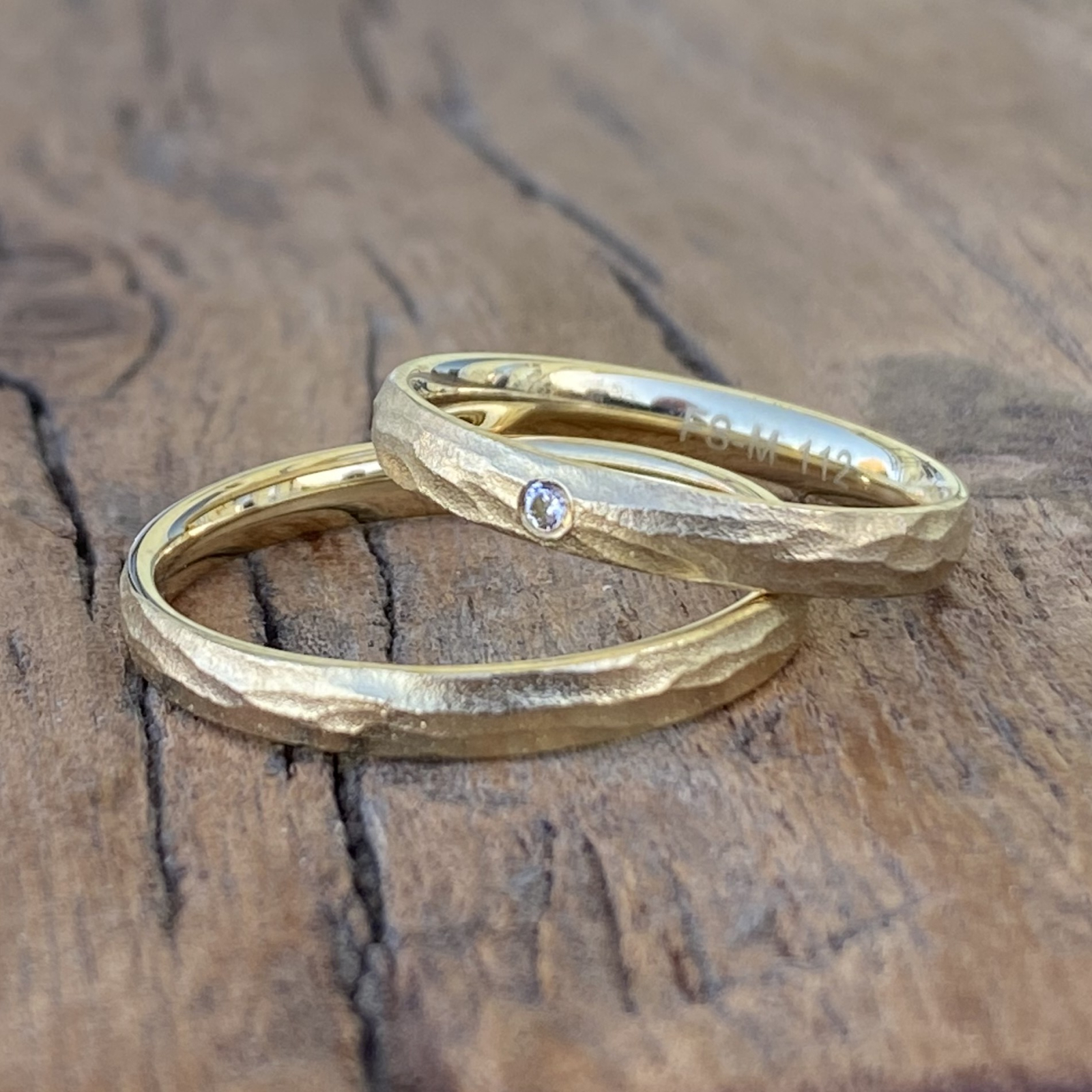 Eheringe 375 Gelbgold – schlicht & elegant mit Brillant