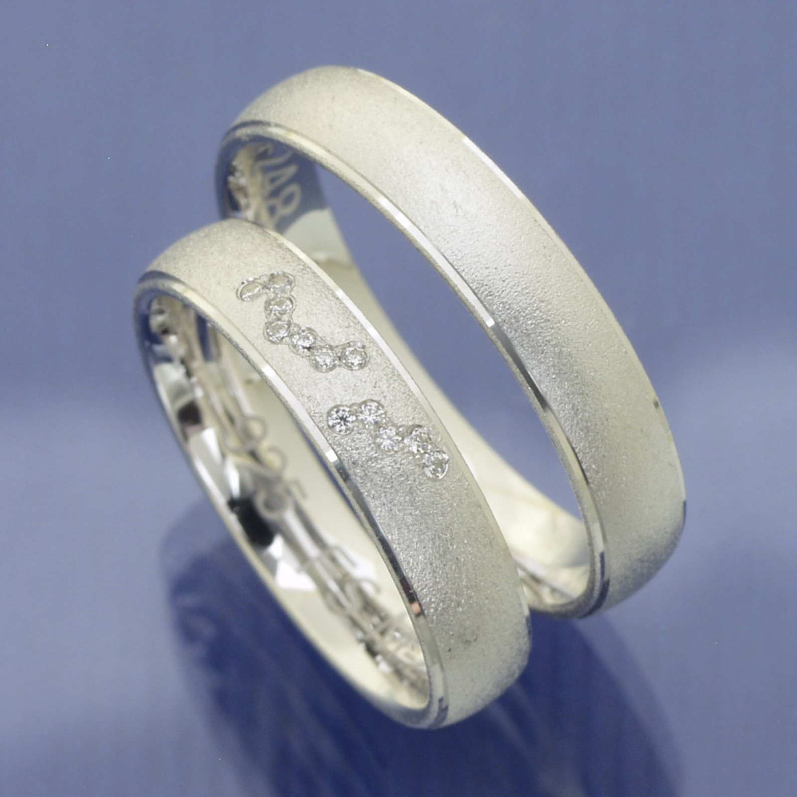 Eheringe aus Haselnussgold