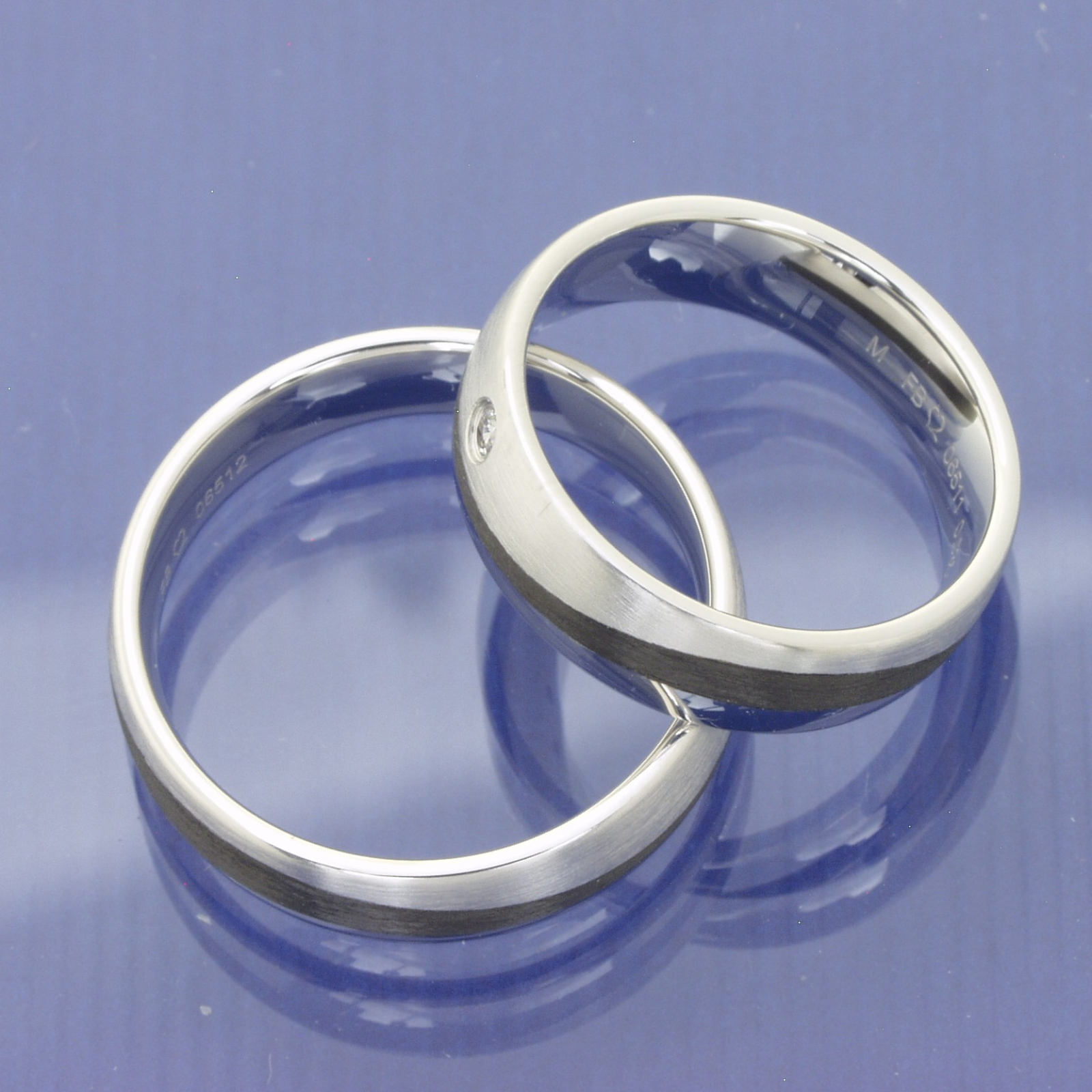 eheringe-shop - Trauringe aus 600 Platin & Carbon Welle mit Brillant ...