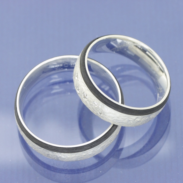 Günstige Trauringe aus 925 Silber & Carbon mit Brillanten | Moderne Eleganz für preisbewusste Paare