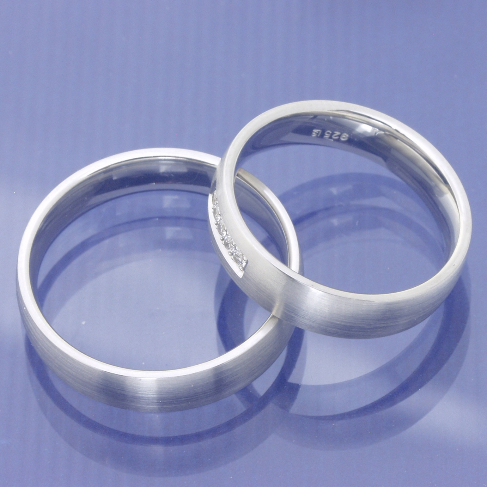 Schlichte Freundschaftsringe aus Silber mit 5 Steinen