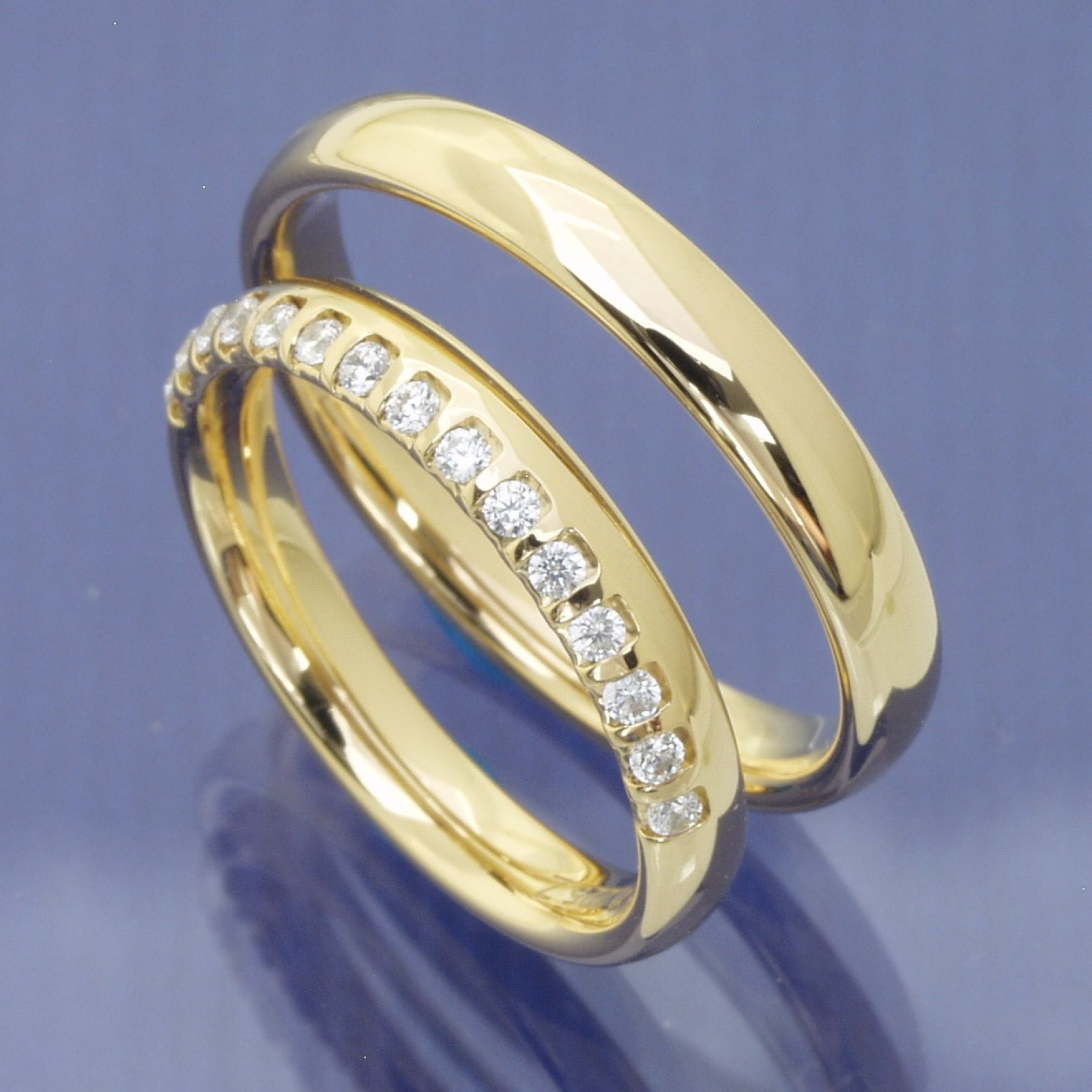 Eheringe aus Haselnussgold