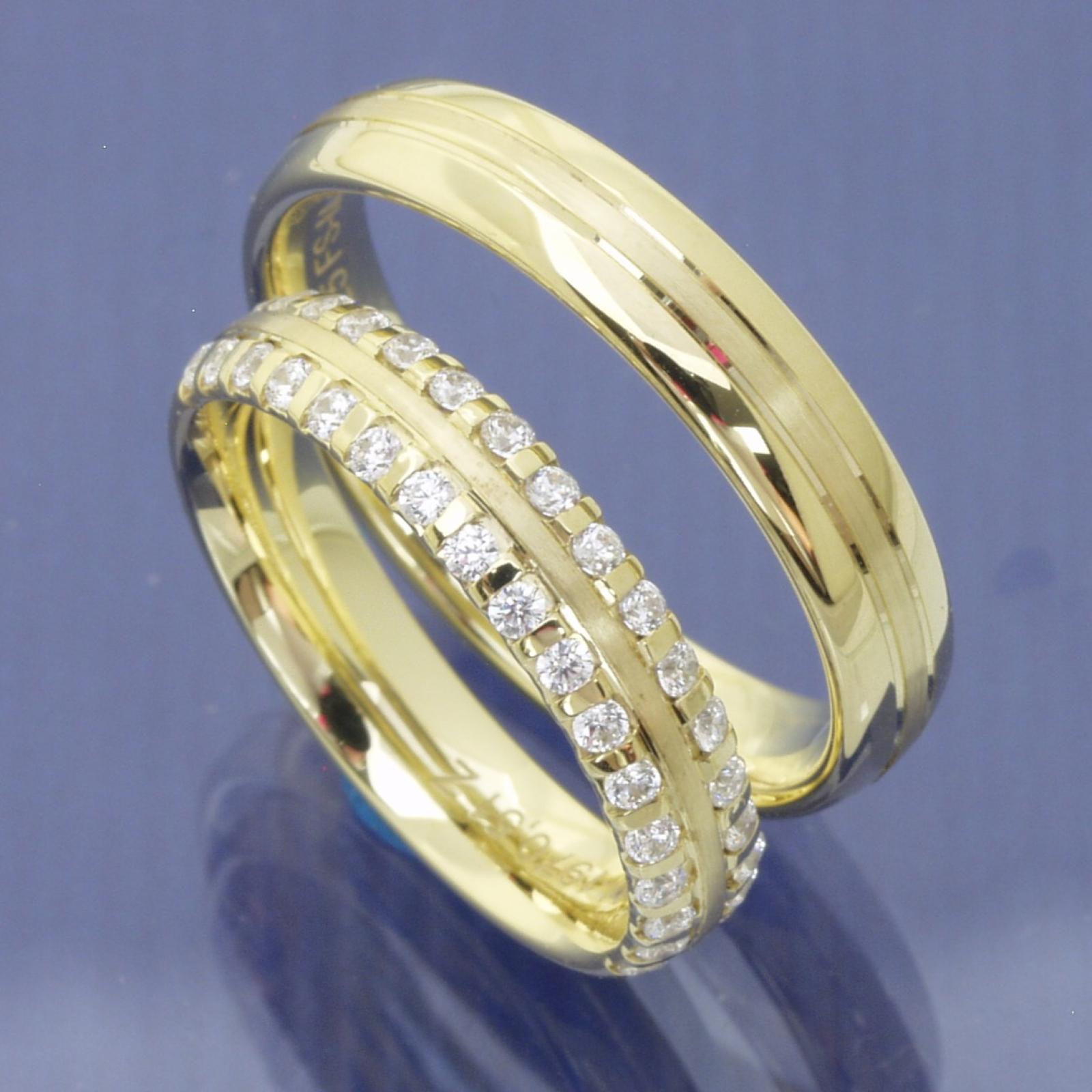 Eheringe aus Haselnussgold