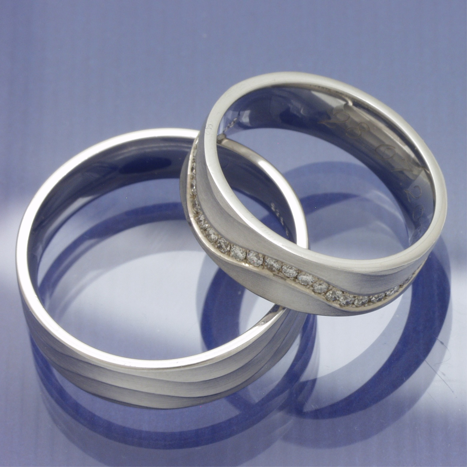 Eheringe Trauringe aus 585 Weißgold mit Brillantkranz 065146