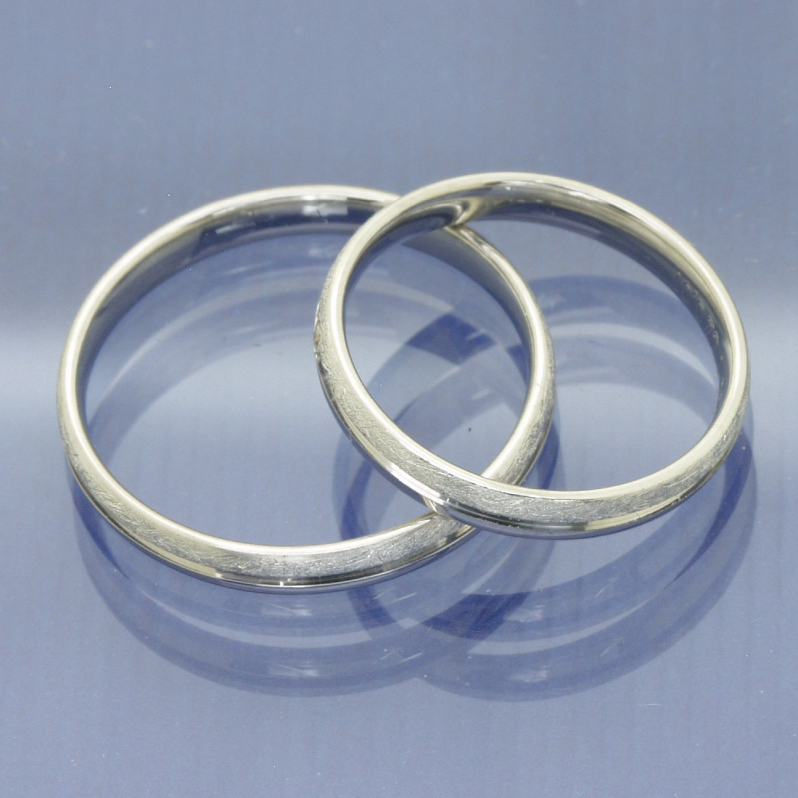 Palladis Trauringe aus 333 Palladium – harmonisches Spiel aus Matt und Glanz