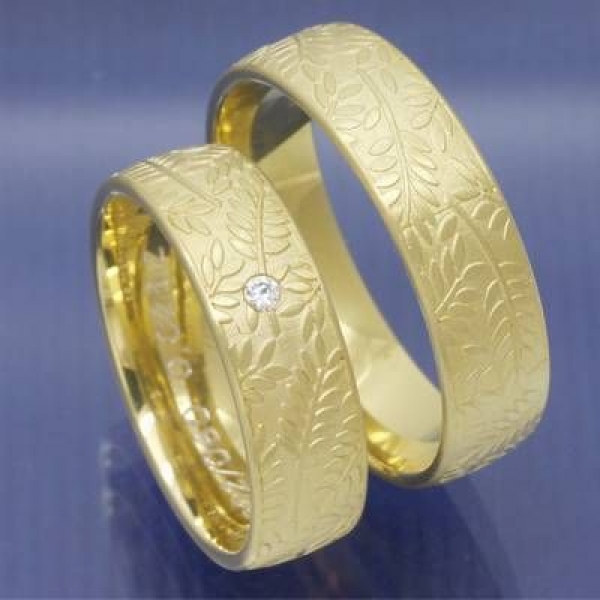 Partnerringe 585 Gelbgold mit Lasermuster und Brillant P1227367