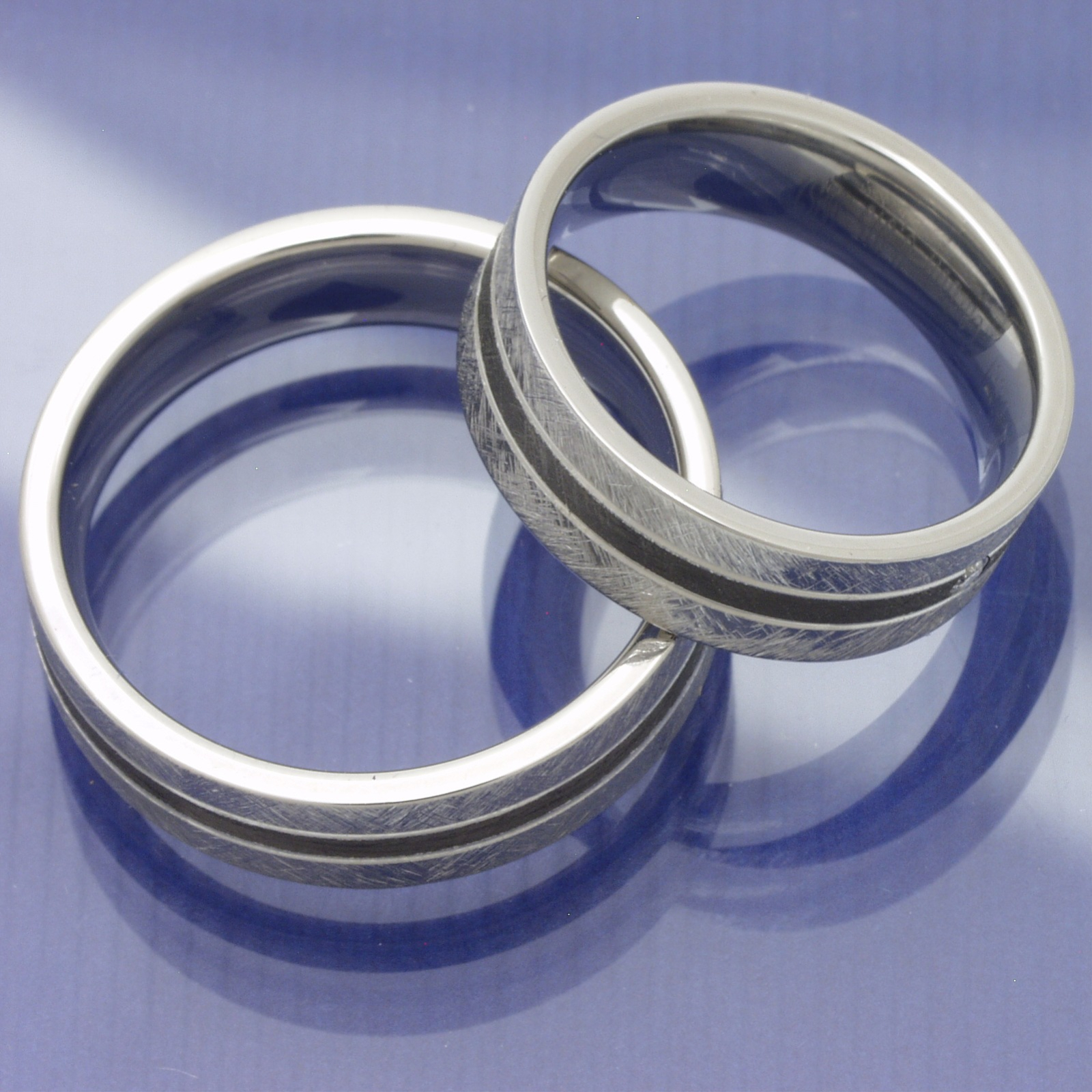 Edelstahl und Carbon Trauringe ohne Brillant P2262739