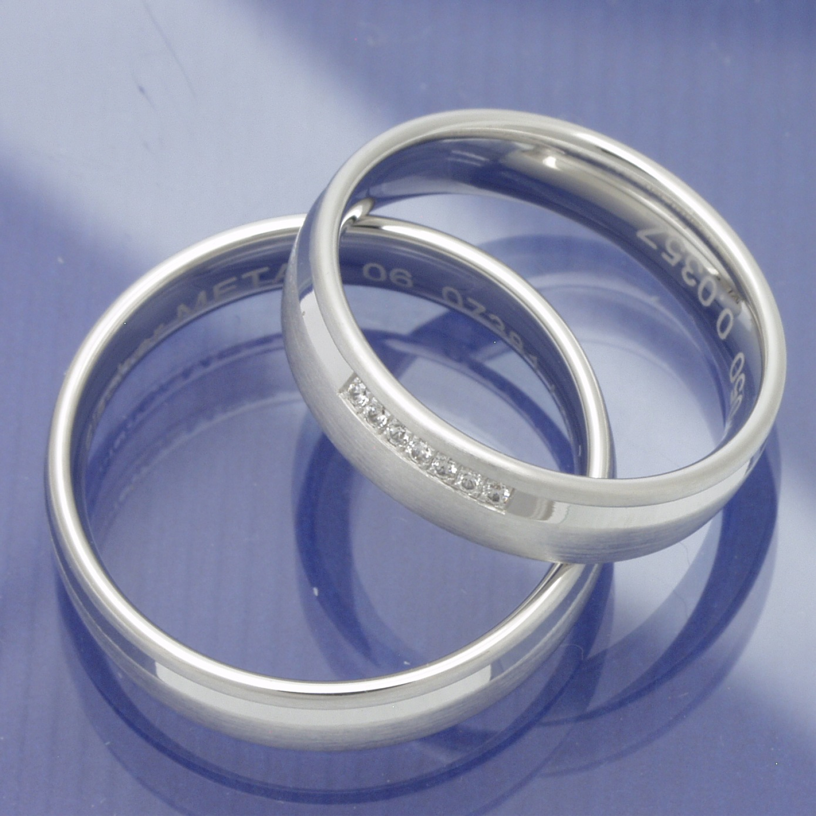 Weissgold Eheringe mit Glanzstreifen und 7 Brillanten P4112885