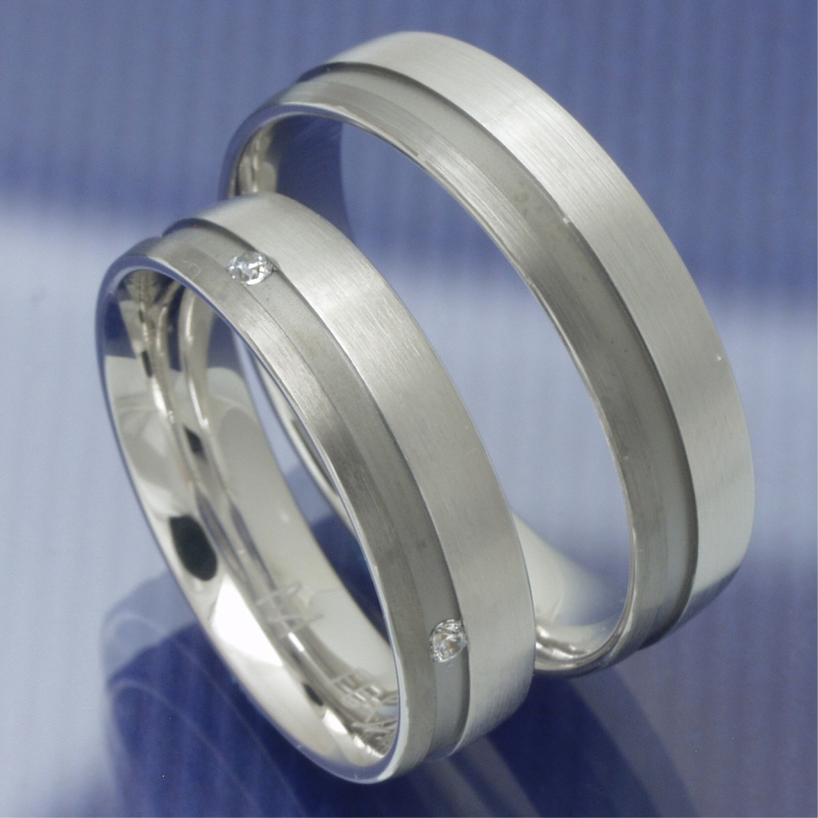 Trauringe 585 Weissgold mit umlaufend verteilten Brillanten P5079056