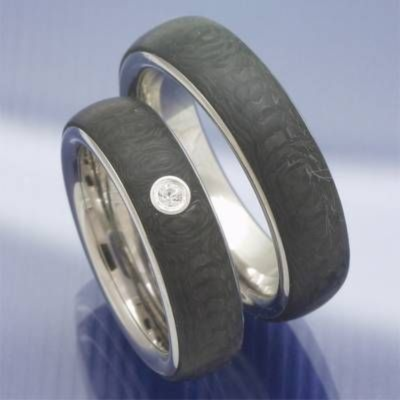 Eheringe aus Edelstahl und Carbon P7111996