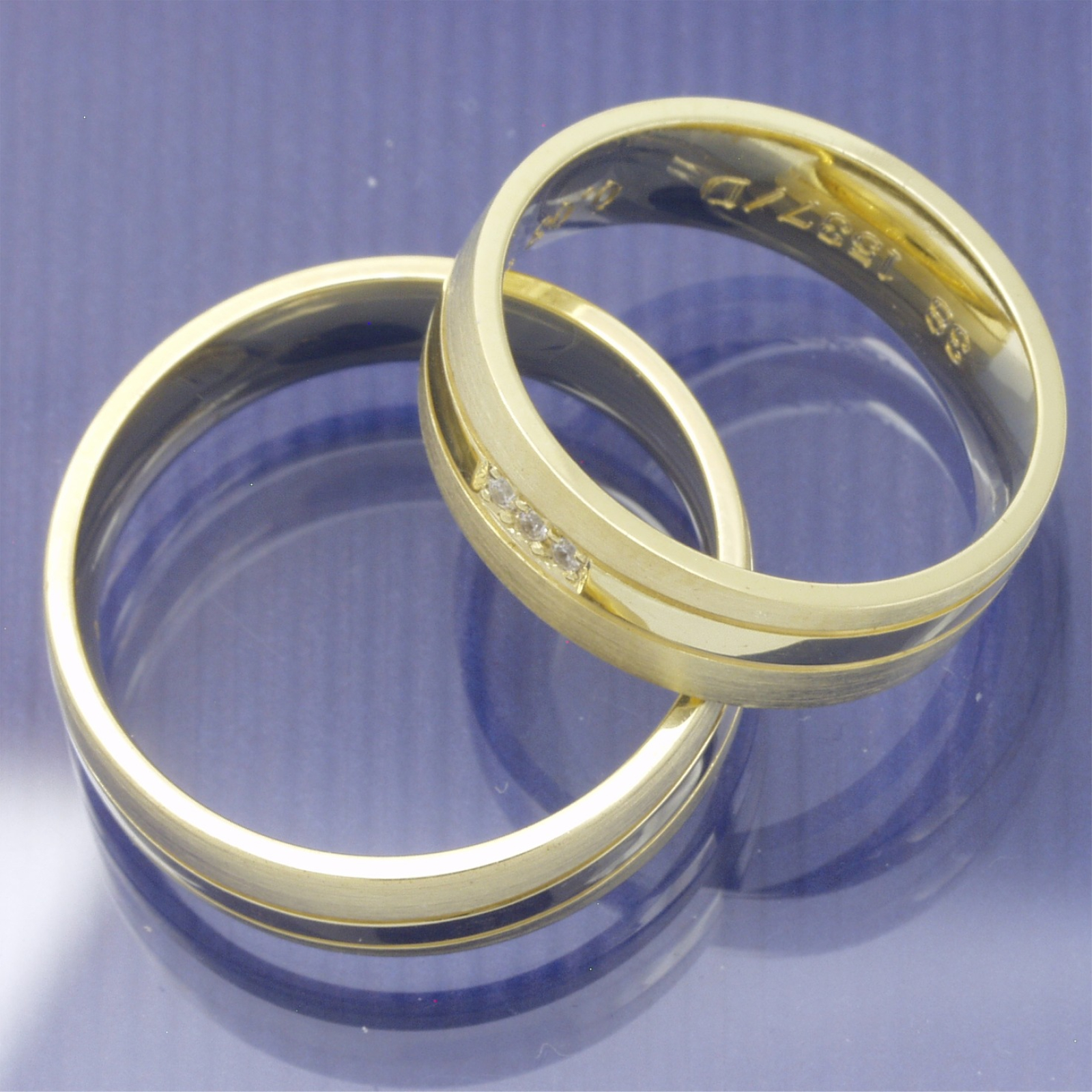 Trauringe aus 585 Gelbgold mit Brillant P9293146