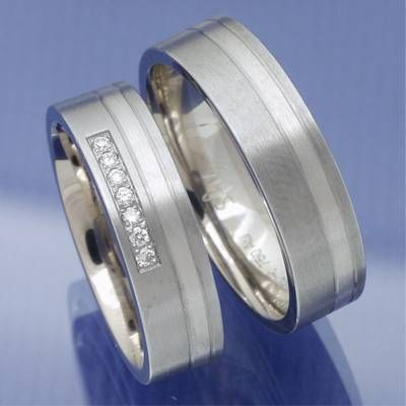 Eheringe aus 585 Weißgold und Graugold SW431