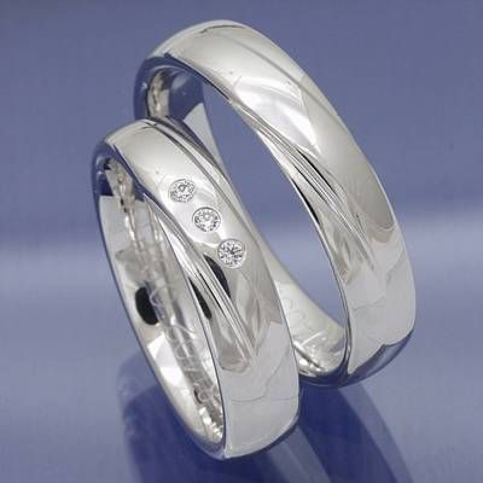 glänzende Trauringe aus 585 Weissgold mit Brillanten PA208148