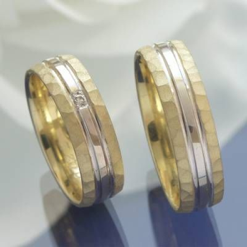 Eheringe Gelbgold und Weissgold mit Knitteroptik 051527