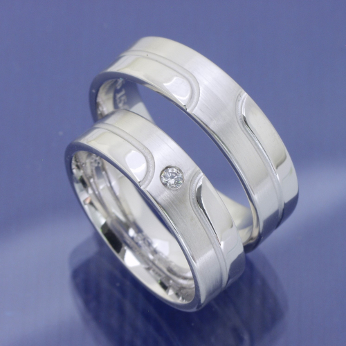 Eheringe aus 585 Weißgold mit einem Brillant P5093996