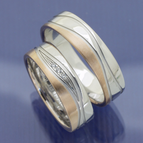 Eleganz in Perfektion – Eheringe aus 585 Weiß- und Rotgold