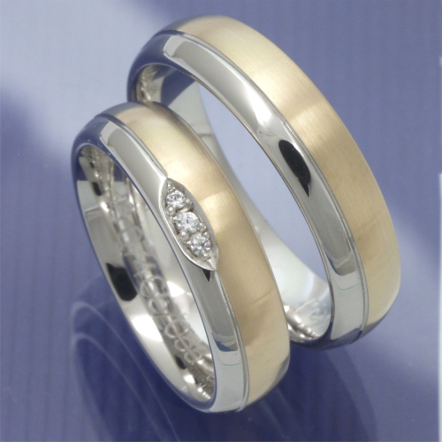 schlichte bicolor Trauringe aus 585 Gold P4112851