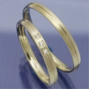 Zarte Gelbgold Eheringe Verlobungsringe mit drei Brillanten P5071144