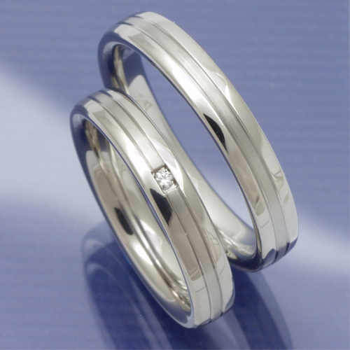 Trauringe aus platiniertem Silber mit einem Brillant P9043080