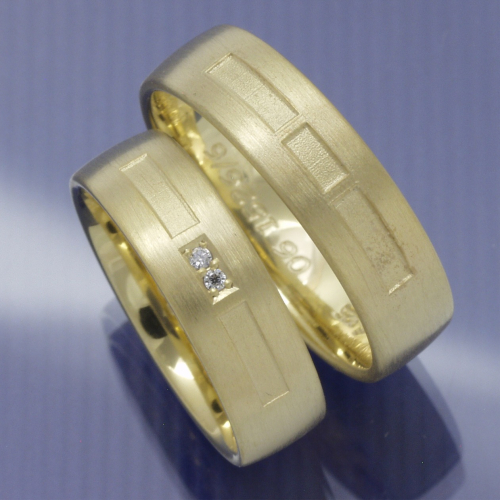 Trauringe aus 585 Gelbgold mit Brillant P9293147