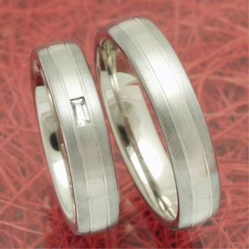 Trauringe aus zwei verschiedenen 585 Weißgoldlegierungen SW481